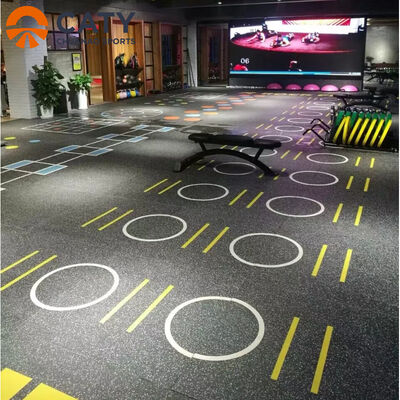 ระบบพื้นออกกําลังกายที่มีฟังก์ชันหลากหลาย ประกอบด้วยโซนอับอัดแรงกระแทก, ยกน้ําหนัก และการออกกําลังกาย